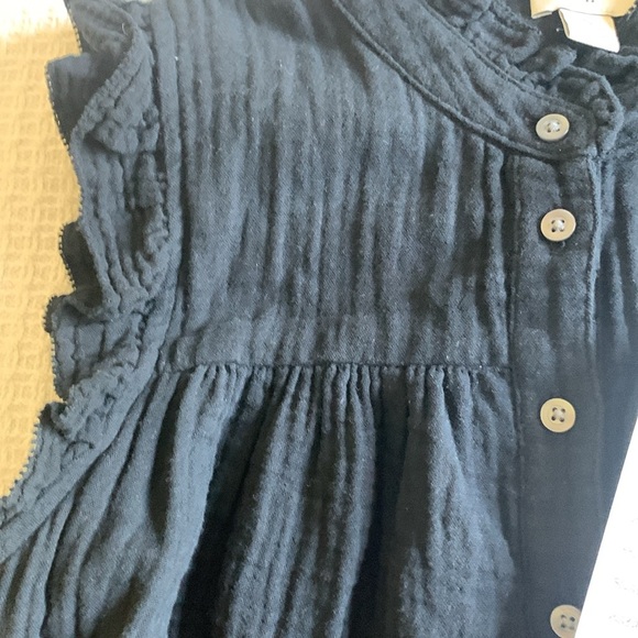 J Crew black sleeveless gauzy cotton top with ruffles and buttons - Picture 2 of 8